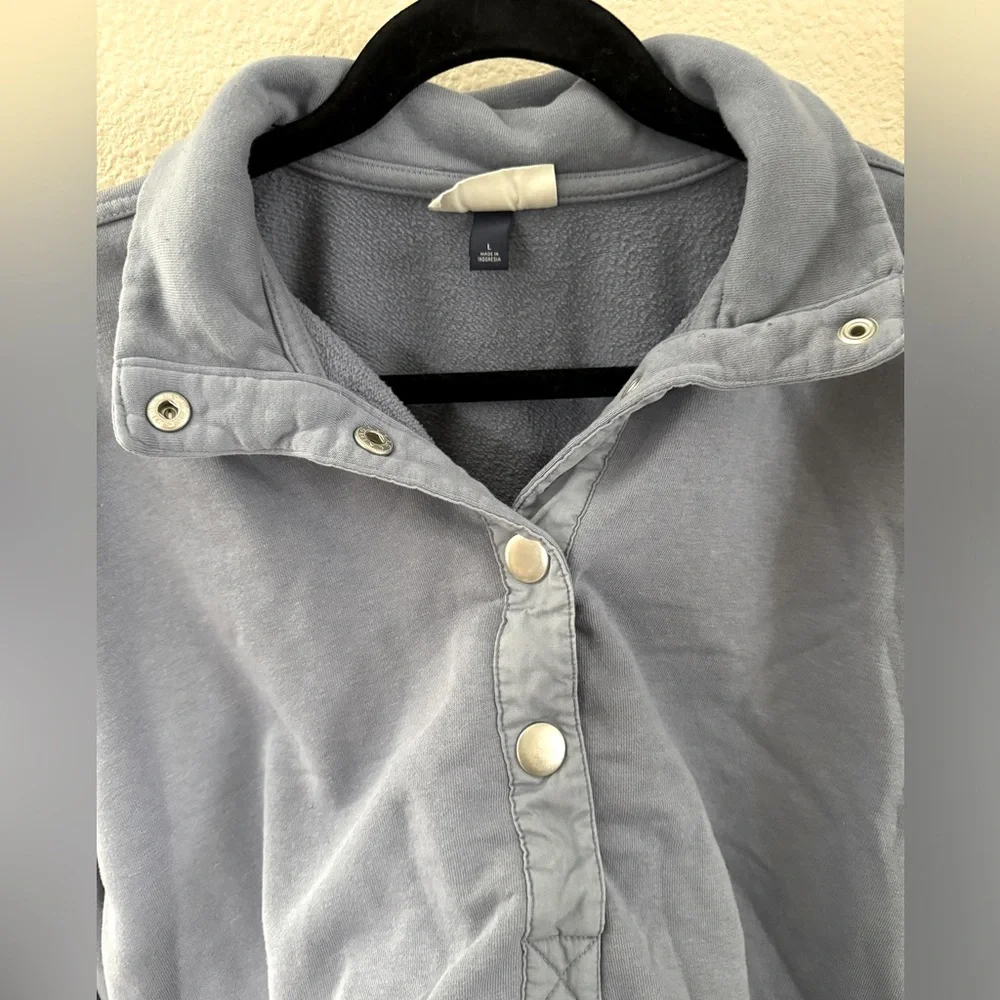 Universal Thread 3/4 Button Up - Picture 2 of 4